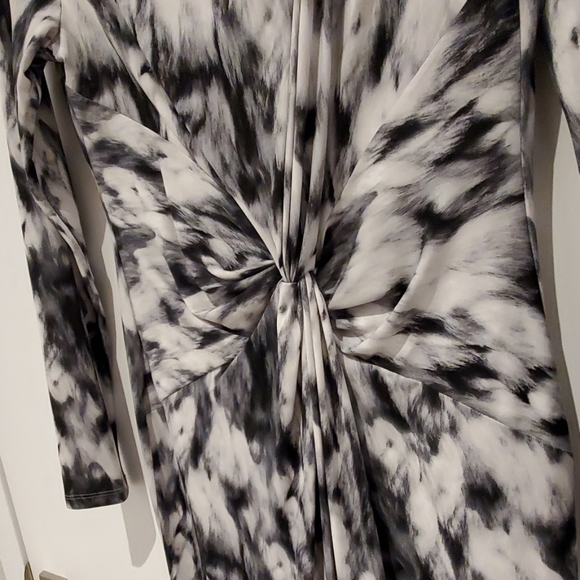 Michael Kors long-sleeve knee-length dress - Picture 4 of 5